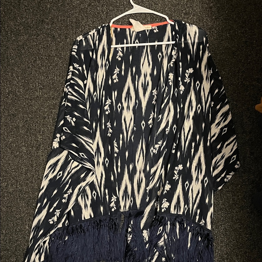 7/$20 Navy and White Patterned Kimono with Fringe 7/$20
